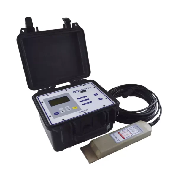 Medidor de área-velocidad Ultra-AV Equysis en maleta abierta con el sensor Doppler